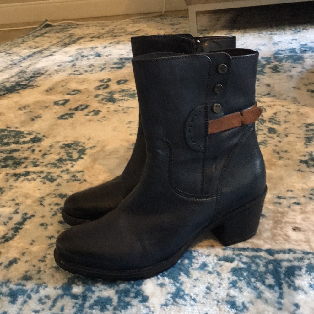 Clark’s Boots size 7.5